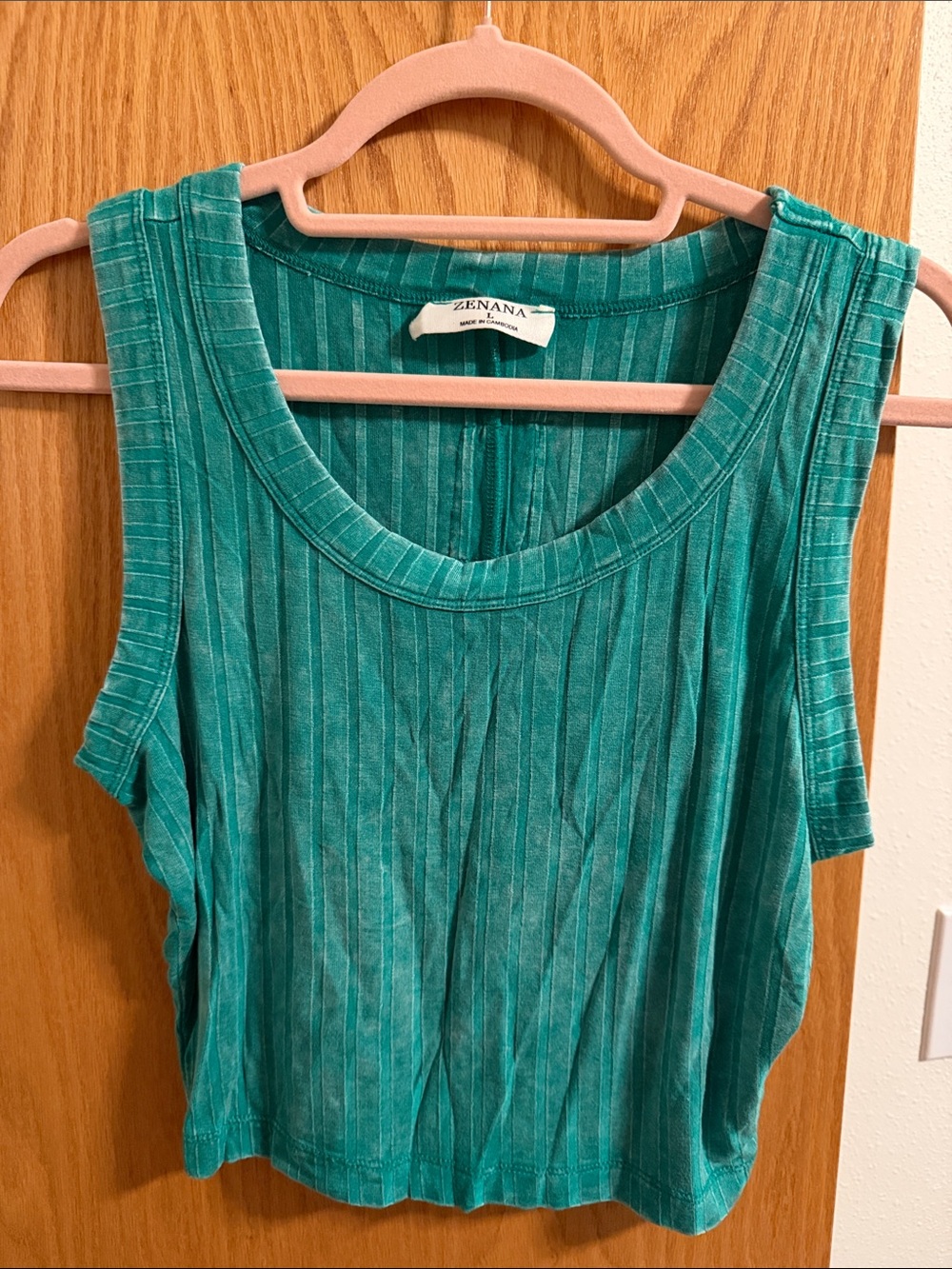 🫶🏼3 for $12🫶🏼Zenana Outfitters Kelly Green Ribbed Scoop Neck Tank